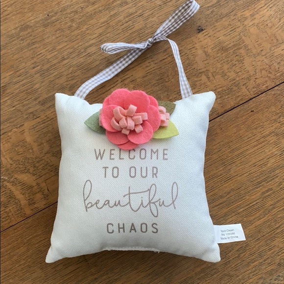 welcome pillow door hanger - Picture 3 of 10